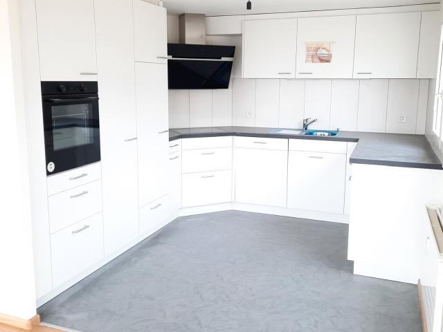 Rent a 4 ½ rooms attic flat in Binningen Flatfox