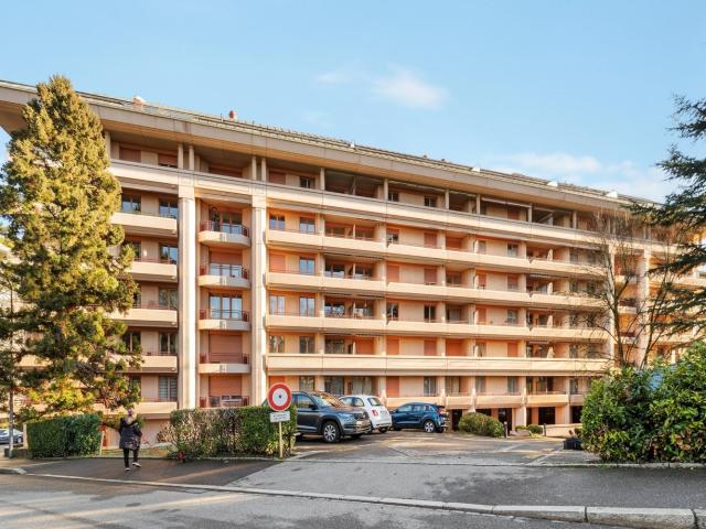 Rent a 4 ½ rooms attic flat in Genève Flatfox