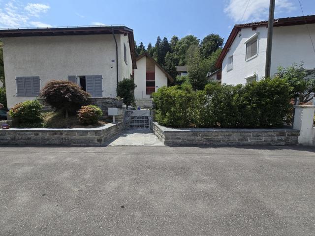 Rent a 4 ½ rooms single house in Neuenhof Flatfox