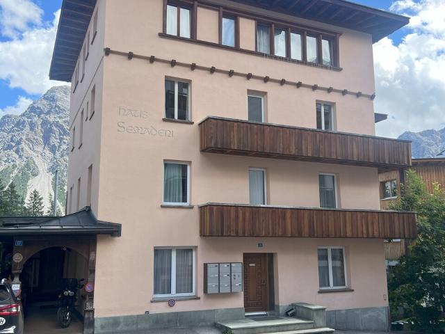 Rent a 5 rooms apartment in Arosa Flatfox