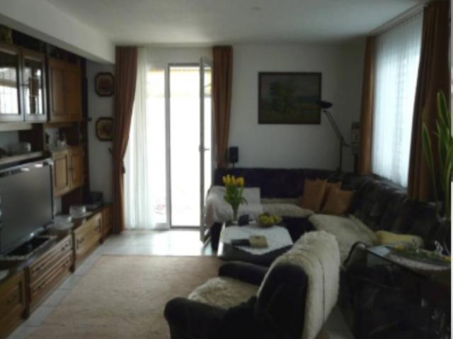 Rent a 5 ½ rooms apartment in Uhwiesen Flatfox