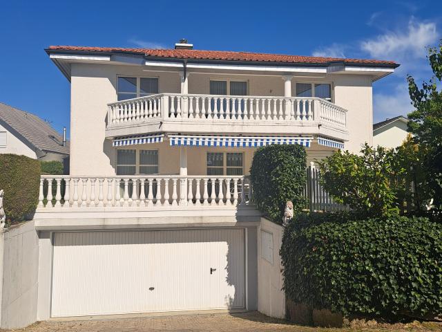 Rent a 6 rooms single house in Niederhasli Flatfox