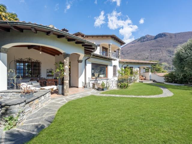 Rent a 9 ½ rooms villa in Canobbio Flatfox
