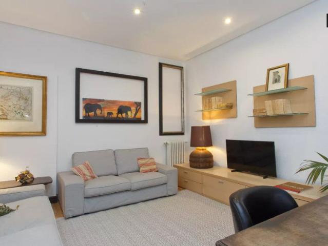 Rent a room with independent key in shared apartment, Chamberí