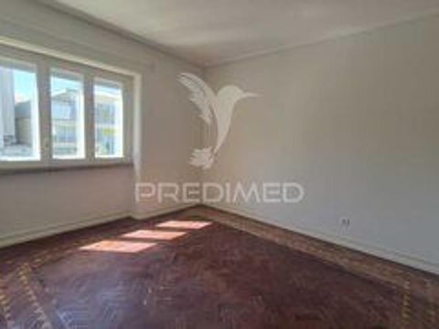 Rent Apartment 2 bedrooms Alvalade Lisboa great location, 2nd floor