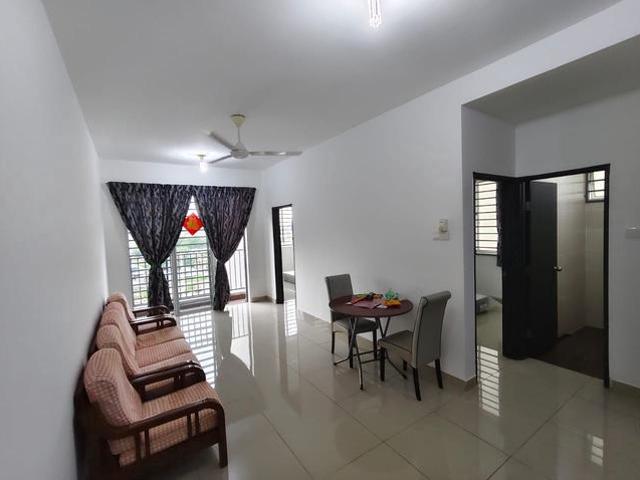 RENT Ashton Tower 3Bedroom Partial Furnish Low Floor 870 sq ft