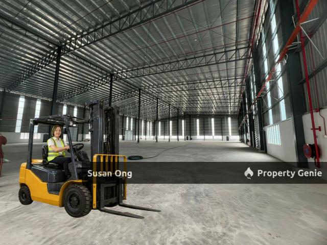 Rent berjaya industrial park 235k sqft warehouse with dock leveller