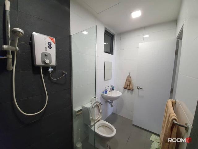 RENT Comfy & Clean Middle Bedroom with KING Bed ❗❗ Shah Alam, Paramount Utropolis Glenmarie
