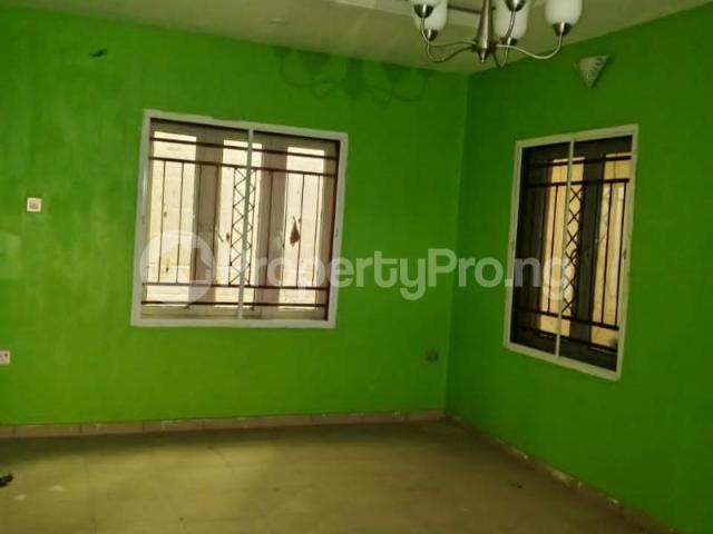 Rent Detached Bungalow in Alagomeji, Yaba Lagos 8MQCB | PropertyPro Nigeria