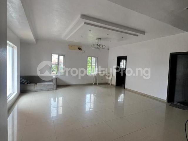 Rent Luxury 4bedroom Pay And Pack Inn in chevron, Lekki Lagos 4NCXS | PropertyPro Nigeria