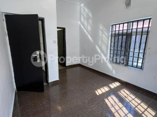 Rent Lovely Room Upstairs In A Shared Apartment in chevron, Lekki Lagos 8NDJF | PropertyPro Nigeria