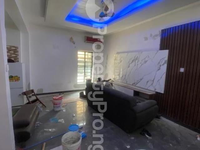 Rent Serviced Room And Parlour Self Contain in chevron, Lekki Lagos 6MWVF | PropertyPro Nigeria
