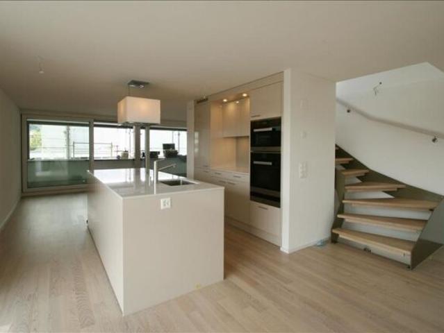 Rent without deposit Large, sunny roof terrace