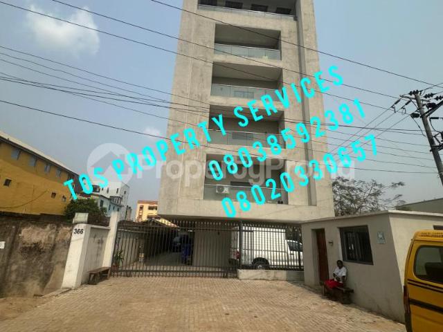 Rent 157sqm Open Plan Office Space in Sabo, Yaba Lagos 8MTLQ | PropertyPro Nigeria