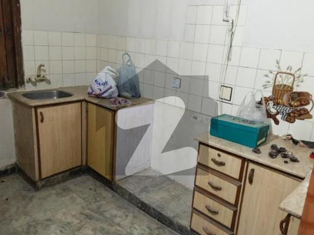 Rent 120 GHz 2bed. D d ground Alladin park k samne lasaniya restaurant Gulshan e Iqbal Block 10 A
