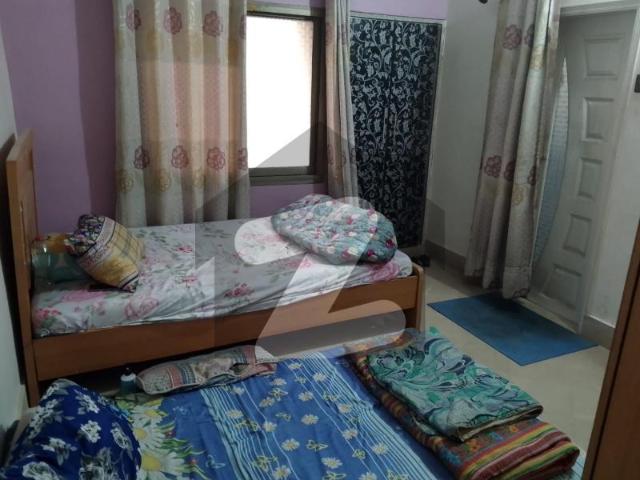 Rent 120 GHz ist floor 2bed. D.d Alladin park k samne National Cement society Gulshan e Iqbal Block 10 A