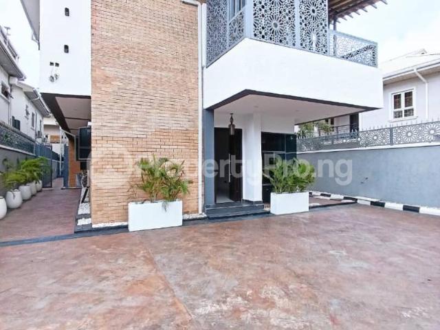 Rent 5 Bedroom Detached Duplex With Bq in Lekki Phase 1, Lekki Lagos 9MUBU | PropertyPro Nigeria