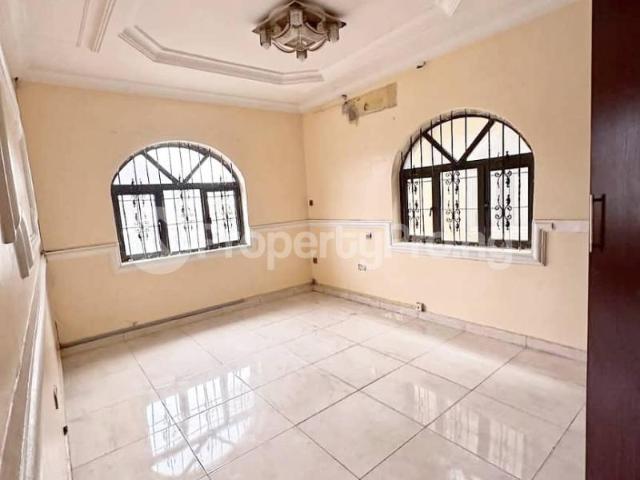 Rent 6 Bedroom Fully Detached Duplex With & Bq in Lekki Phase 1, Lekki Lagos 5MMUU | PropertyPro Nigeria