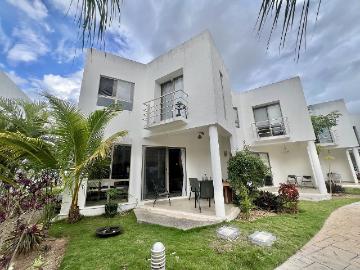 RENTA Townhouse amueblado de 3 recámaras en Fracc. Bali, Playa del Carmen