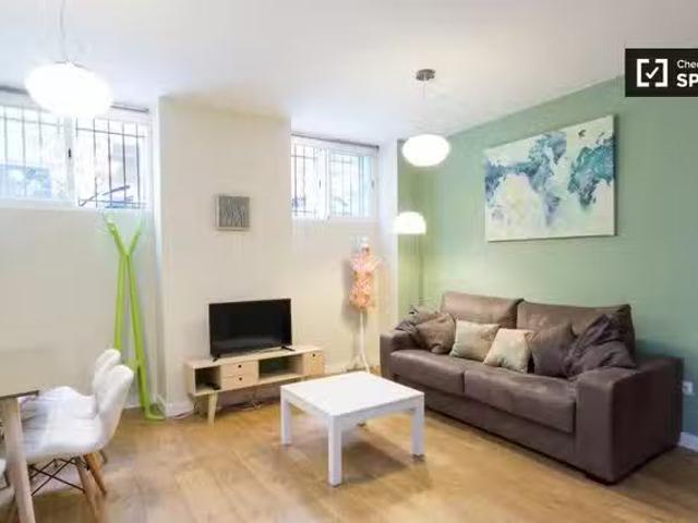 Único Apartamento de 2 dormitorios con patio en alquiler en Ar.