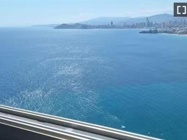 Único Apartamento de 2 dormitorios en alquiler en Benidorm