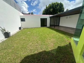 Renta casa con recámara en planta baja. Col. Concepción la Cruz. Atrás del Hospital Niño poblano