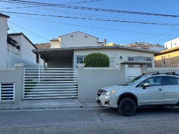 Renta Casa en Col. Moderna, Ensenada B.C
