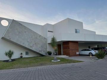 RENTA CASAS JURICA QUERETARO REGENCY SEMIAMUEBLADA CERCA ESCUELAS COMERCIOS AA