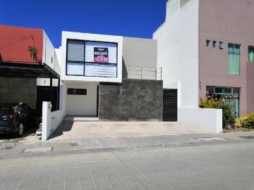 Renta Casa con cuarto de servicio, patio, estudio, lucepolis milenio