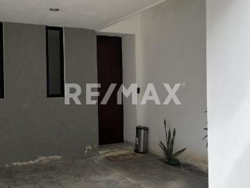 RENTA de TH amueblado y equipado dentro del periférico