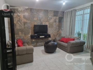 Renta de Casa Amueblada con 3 habitaciones en Calle Francisco López Lara #235, Col. Emiliano Zapata, Coatzacoalcos, Ver