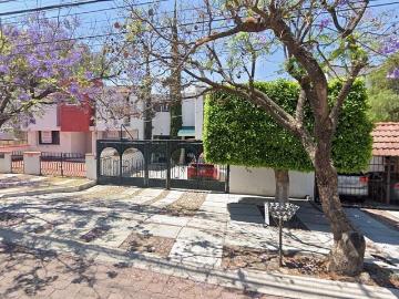 Renta de casa amueblada en Arboledas, Queretaro