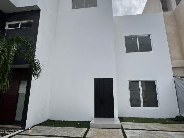 RENTA DE CASA AQUA RESIDENCIAL SIN MUEBLES $26,000 CON ALBERCA DE OPORTUNIDAD