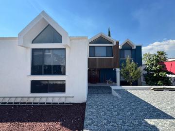 Renta de Casa de 4 Recámaras, Amueblada o Sin Muebles en Juriquills, Villas del Mesón, Querétaro