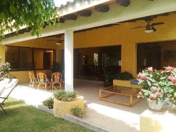 Renta de Casa en condominio amueblada con alberca, cancha tenis, Jardines Jiutepec Morelos