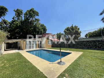 Renta de casa en el Fracc. Las Fincas, Jiutepec, Morelos. Clave 6179