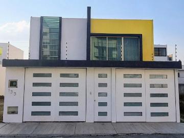 Renta de Casa en Privada con Seguridad en La Puerta de Hierro, Pachuca de Soto