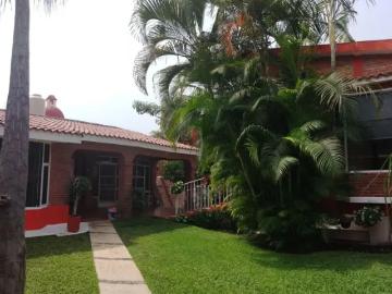 RENTA de Casa un nivel fraccionamiento junto al río