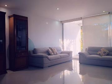 RENTA DE HABITACI?N PARA MUJERES EN SOLARES SERVICIOS INCLUIDOS!