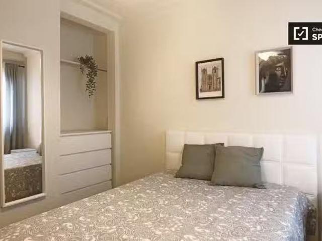 Bonito Elegante habitación en alquiler en apartamento de 5 dor.