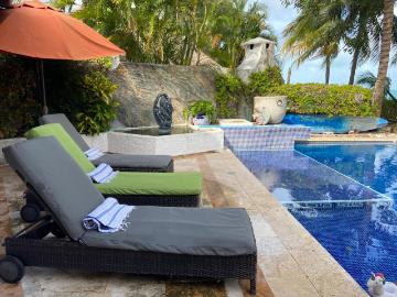 RENTA ESPECTACULAR CASA FRENTE AL MAR CON PLAYA, KM 3, CANC?N ZONA HOTELERA