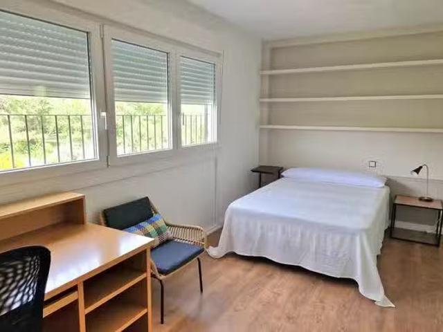 Encantador Habitación en Avenida de la Victoria