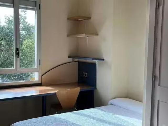Bonito Habitación en Avenida del Reino Unido, El Cano Bermejales
