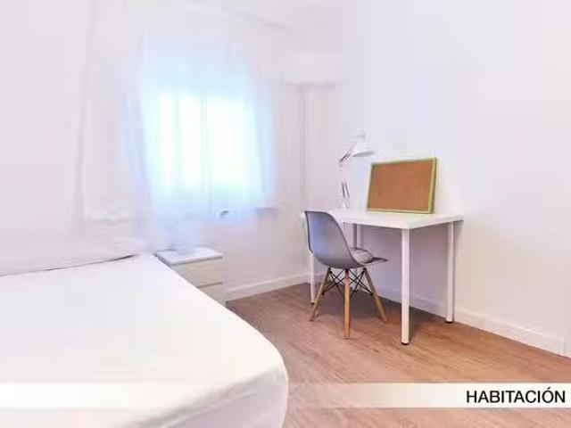 Nuevo Habitación en Avenida Sánchez Pizjuan, La Palmilla Docto.