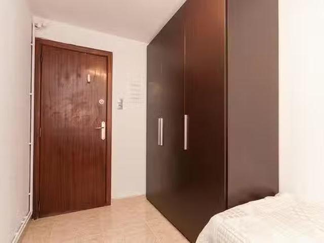 ¡Oferta! Habitación en Avinguda de la Mare de Déu de Bellvitge