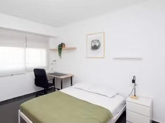 ¡Oferta! Habitación en Avinguda del Port