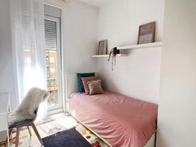 Nuevo Habitación en Avinguda Doctor Peset Aleixandre, Torrefiel