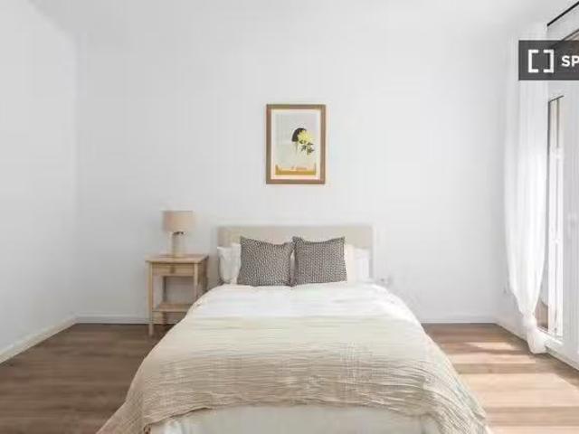 ¡Oferta! Habitación en alquiler en piso de 6 habitaciones en L.