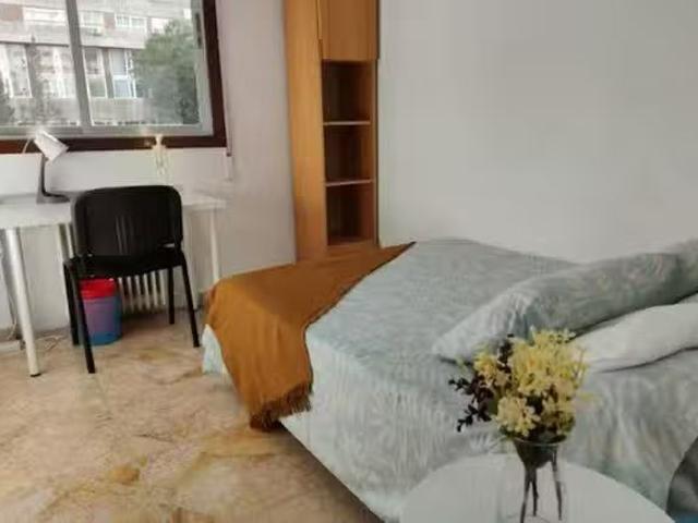 Único Habitación en Calle de Beatriz de Bobadilla, Ciudad Univ.