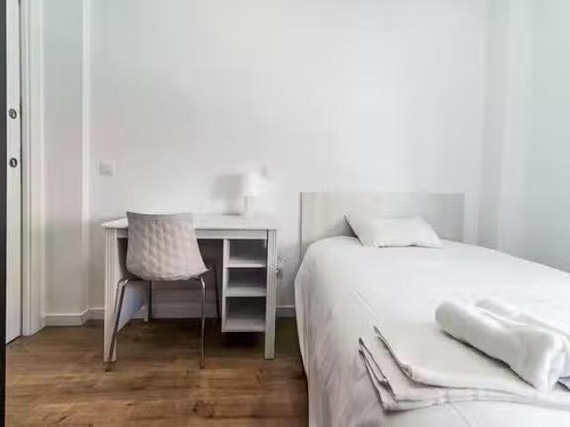 Nuevo Habitación en Calle de Dolores, Berruguete